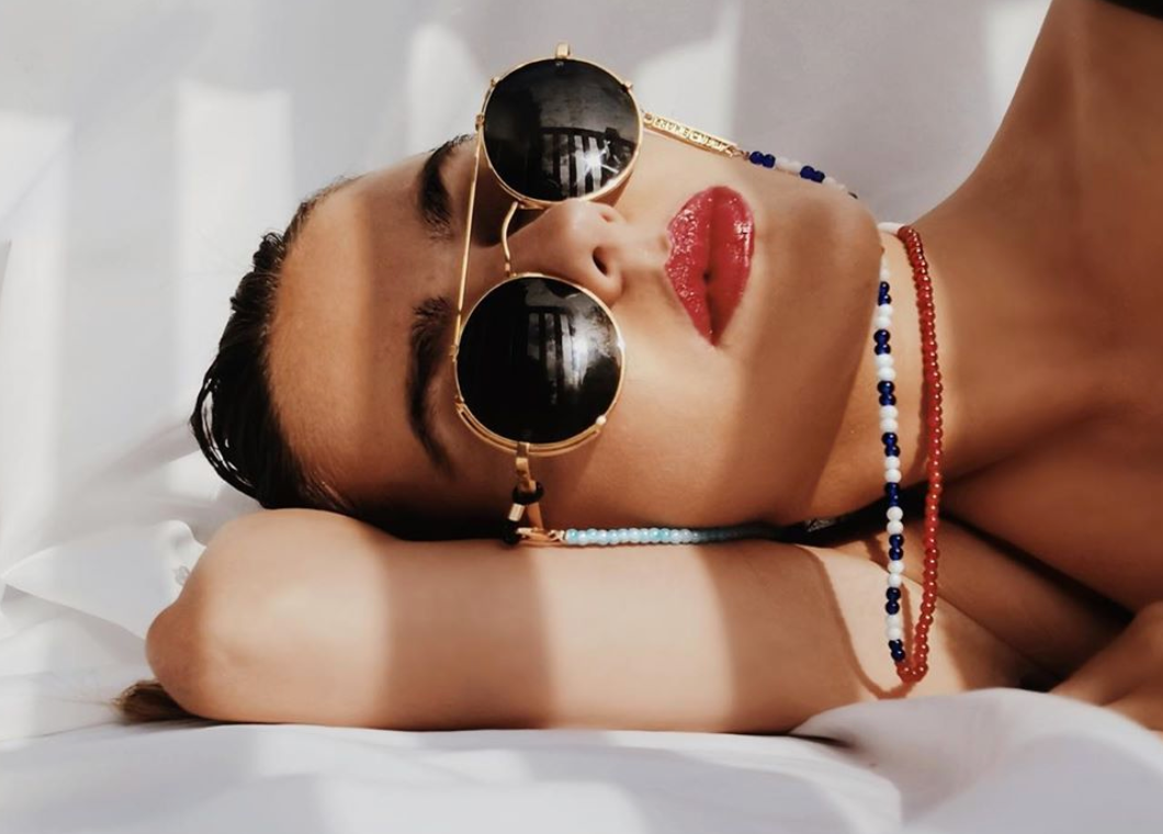 Old lady eyeglass chain shop